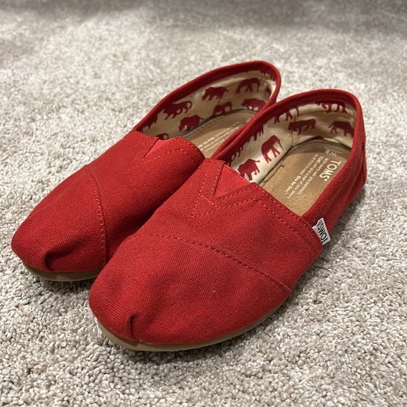 Toms Red Shoes Slip On - Picture 2 of 4
